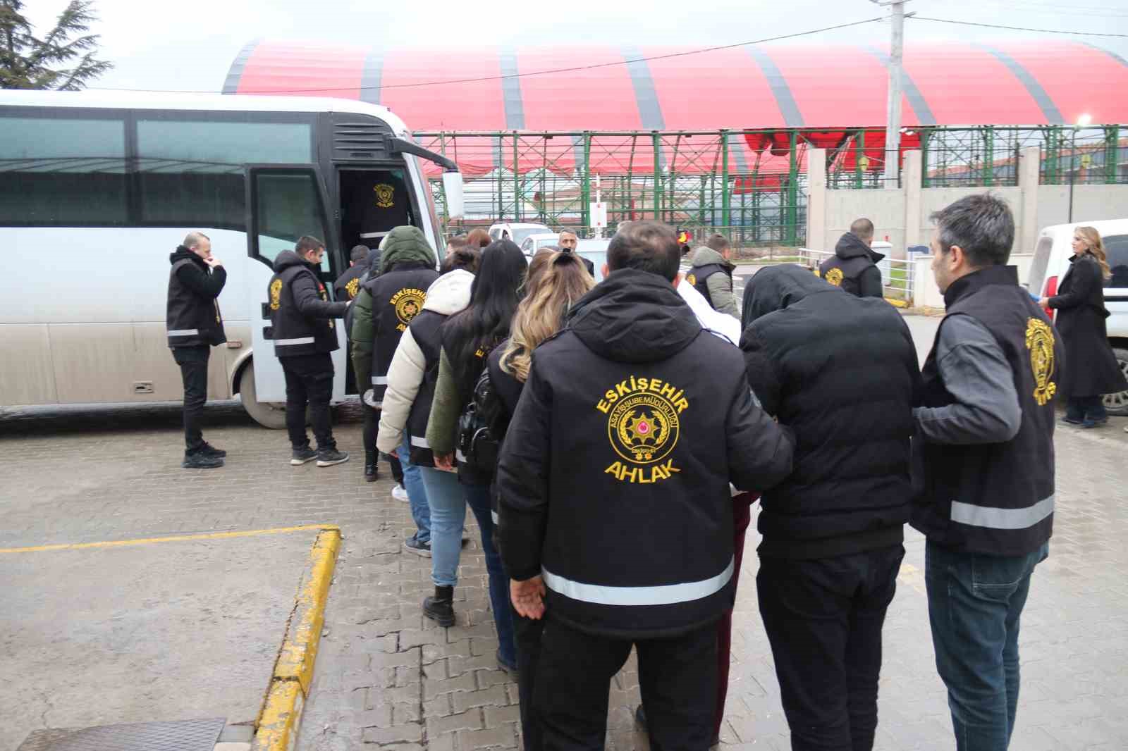 6 ilde fuhus operasyonu 6si yabanci 15 kadin kurtarildi 13 supheli yakalandi 4 p3R9X9Kl
