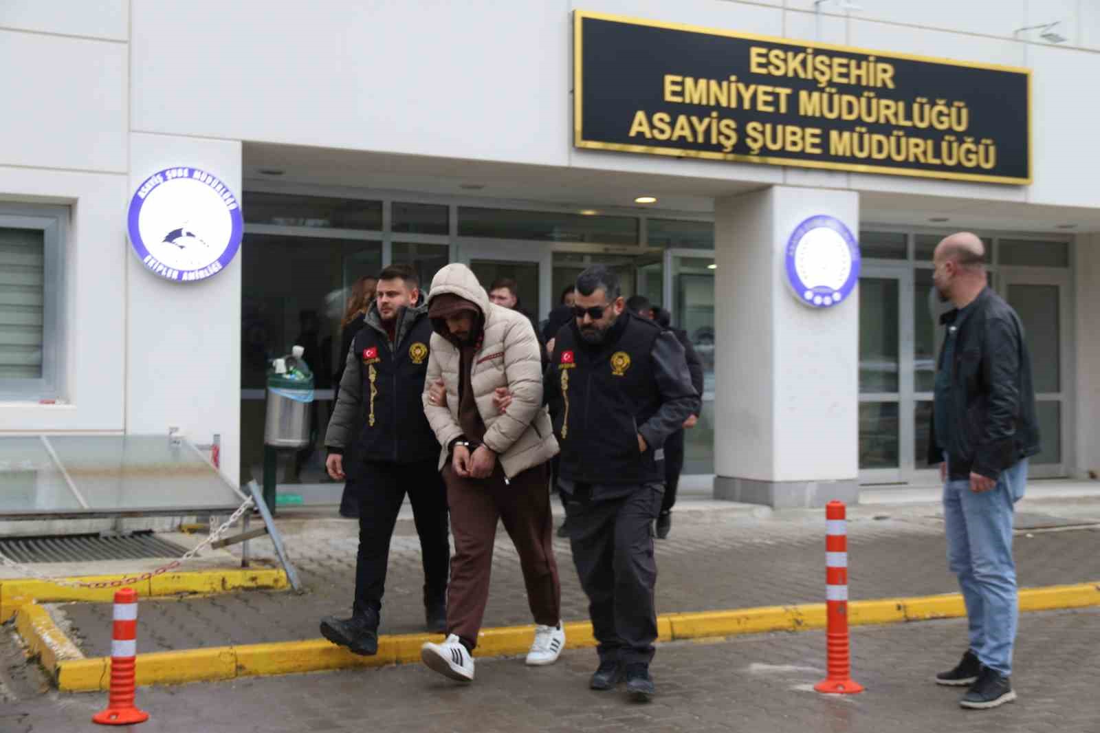 6 ilde fuhus operasyonu 6si yabanci 15 kadin kurtarildi 13 supheli yakalandi 5 YjJpfKip