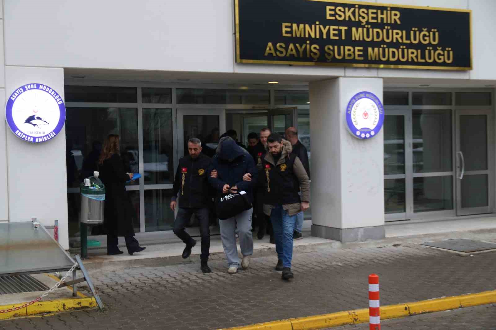 6 ilde fuhus operasyonu 6si yabanci 15 kadin kurtarildi 13 supheli yakalandi 7
