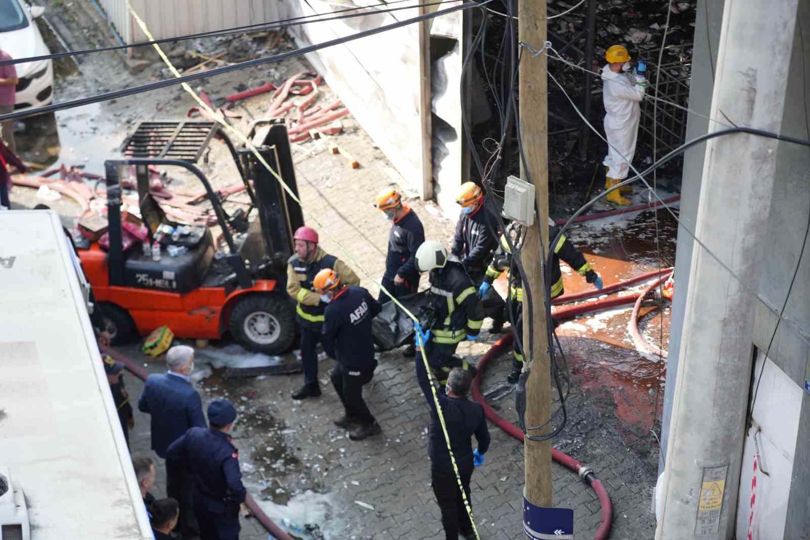 6 kisiye mezar olan yangina iliskin 3 gozalti karari 12 iV7GblkD