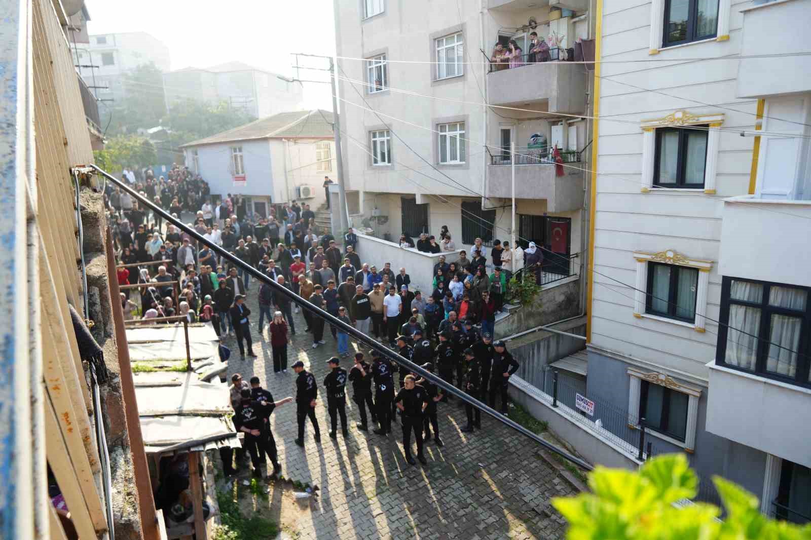6 kisiye mezar olan yangina iliskin 3 gozalti karari 7 QjR7GQq2