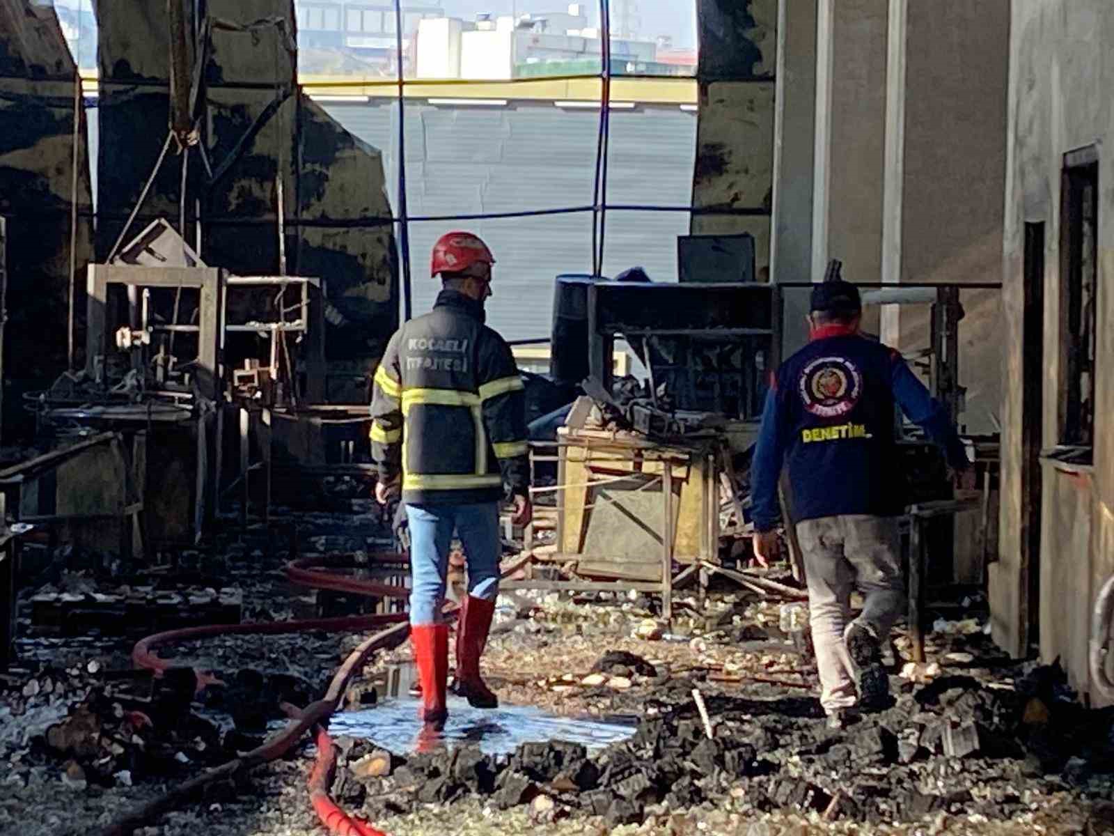 6 kişiye mezar olan yangının tanığı: "İçerde çocuklar ve kadınlar bağırıyordu" 5 6 kisiye mezar olan yanginin tanigi icerde cocuklar ve kadinlar bagiriyordu 1 vFgMEHUh