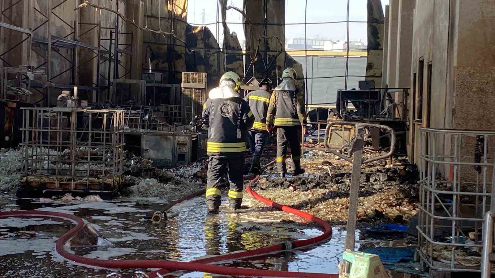 6 kişiye mezar olan yangının tanığı: "İçerde çocuklar ve kadınlar bağırıyordu" 6 6 kisiye mezar olan yanginin tanigi icerde cocuklar ve kadinlar bagiriyordu 2 QPeEYgWO