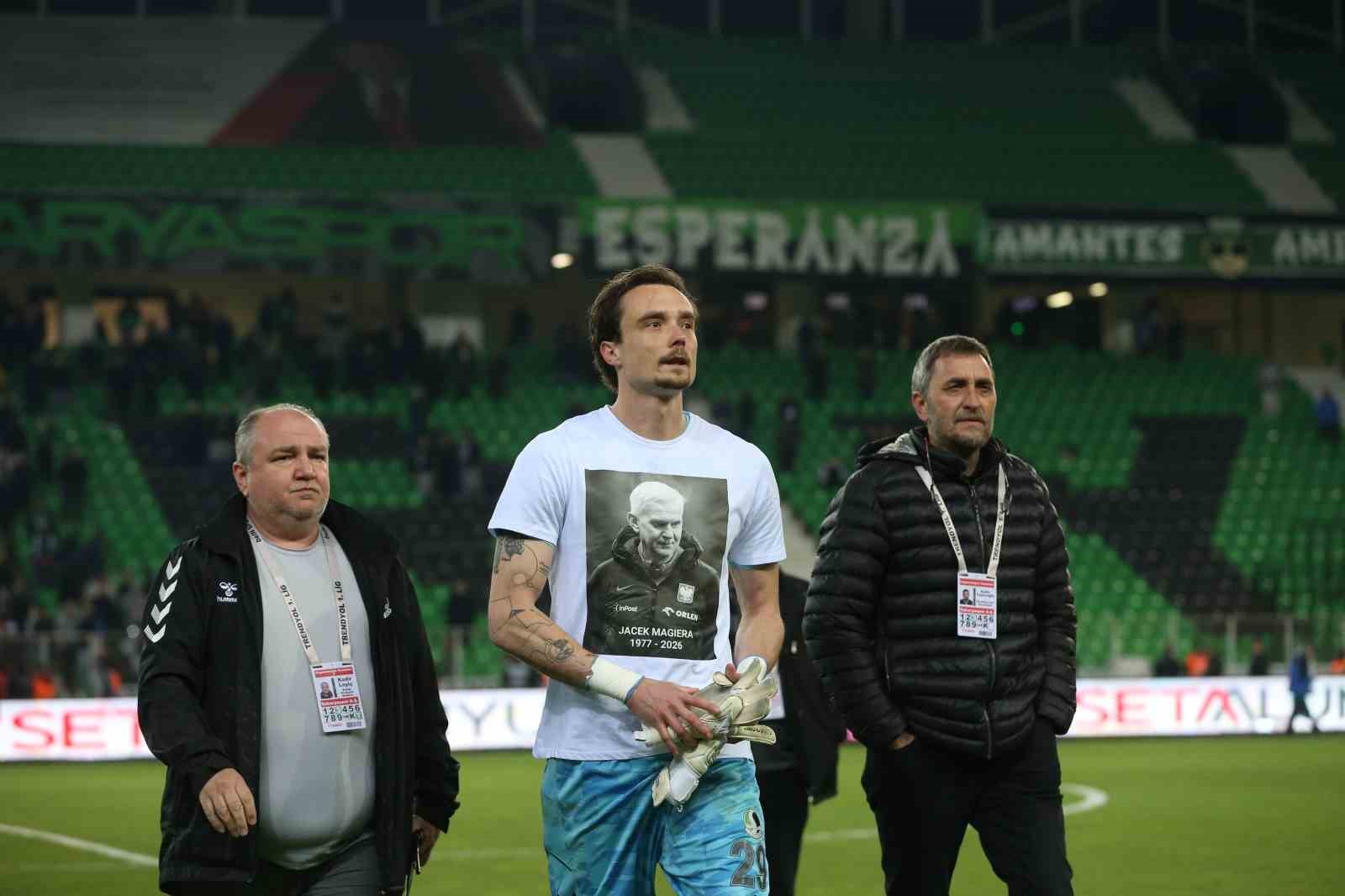 6 sezonda 16 teknik adam 5 baskan 15 senelik sakaryaspor seruveni 1 STJmuLGY