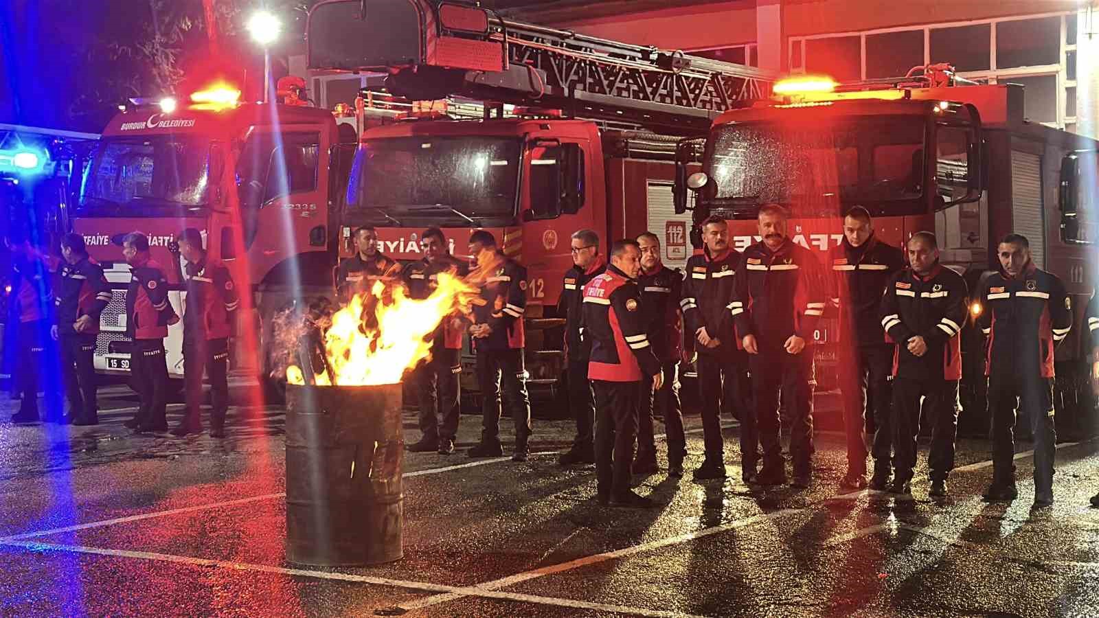6 subat depremlerinde bircok insana umut olan burdur itfaiyesi deprem sehitlerini unutmadi 4 e8l7Q4qT