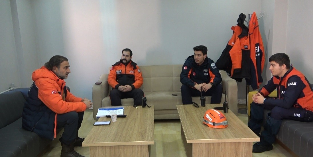 6 subatta enkazdan umuda uzanan sesler 4 yBAKU5cF