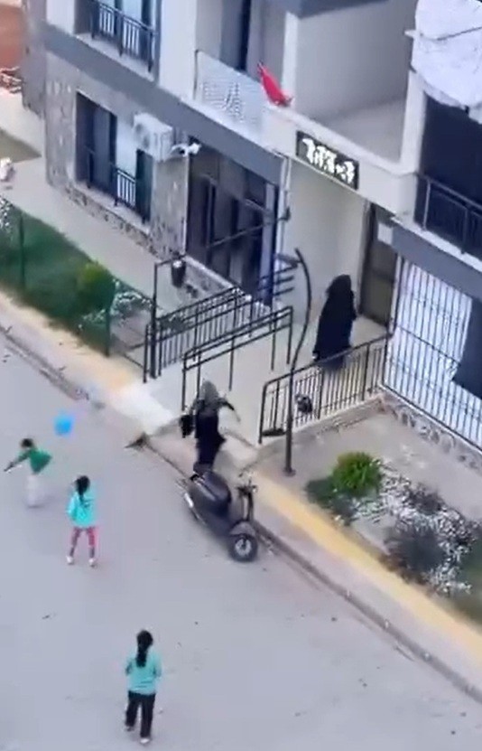 6 yasindaki cocugu bicakla yaralayan hademe tahliye oldu 2 WJpTHAOr