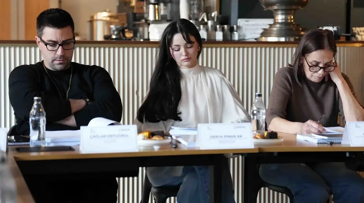 Sinemaseverlerin haftalardır merakla beklediği “Uykucu” filmi vizyona fırtına gibi girdi!