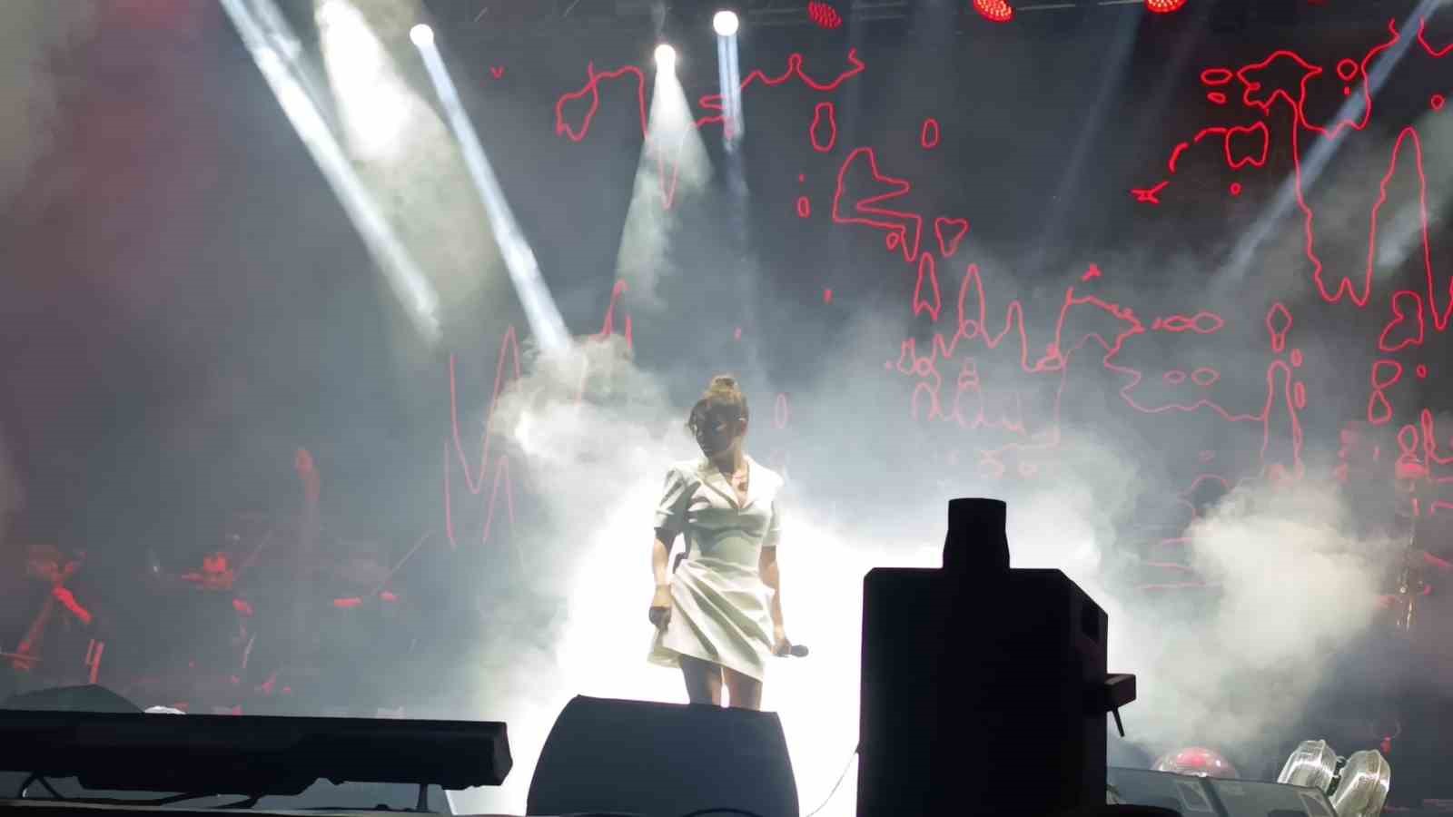 60. Uluslararası Tekirdağ Kiraz Festivali’nde Poizi ve Özbey rüzgarı esti 9 60 uluslararasi tekirdag kiraz festivalinde poizi ve ozbey ruzgari esti 5 M2edXuju