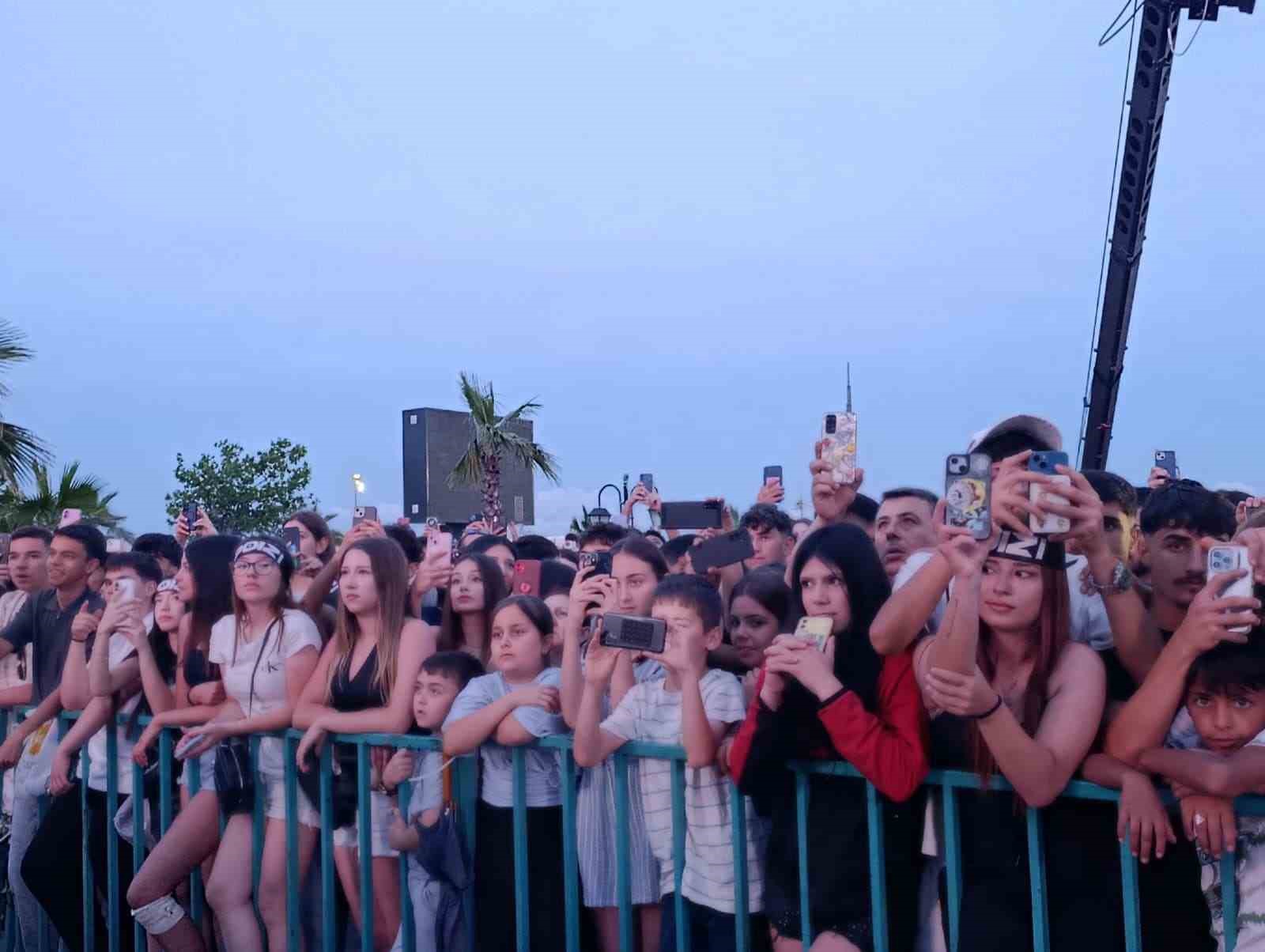 60. Uluslararası Tekirdağ Kiraz Festivali’nde Poizi ve Özbey rüzgarı esti 12 60 uluslararasi tekirdag kiraz festivalinde poizi ve ozbey ruzgari esti 8 ucgfyTsk