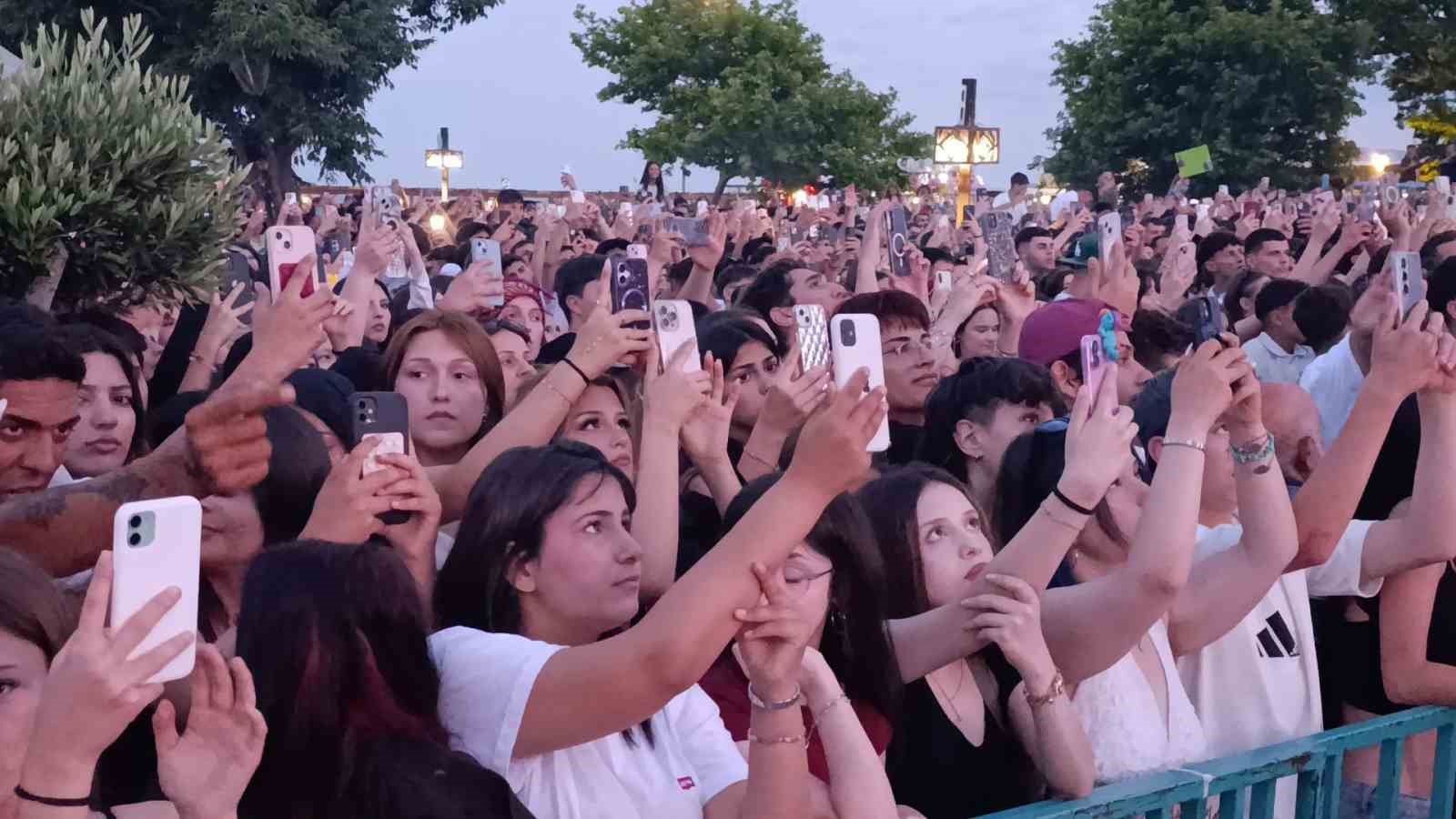 60. Uluslararası Tekirdağ Kiraz Festivali’nde Poizi ve Özbey rüzgarı esti 13 60 uluslararasi tekirdag kiraz festivalinde poizi ve ozbey ruzgari esti 9