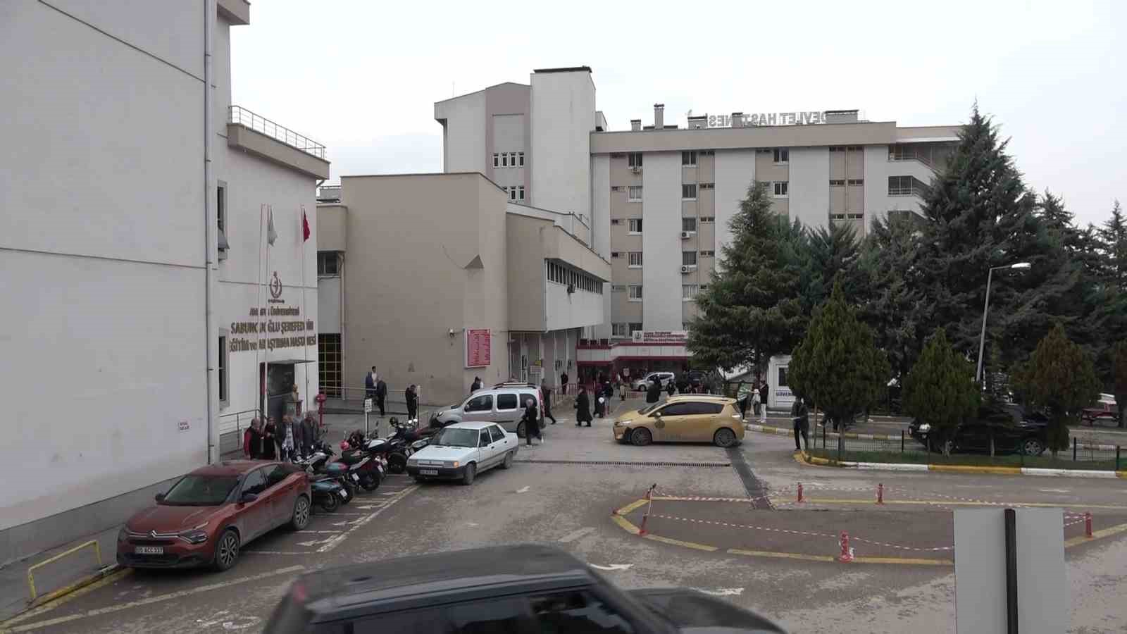 60 yasindaki kadinin sisen karnindan 6 kiloluk kitle cikarildi 5 s96adtH8