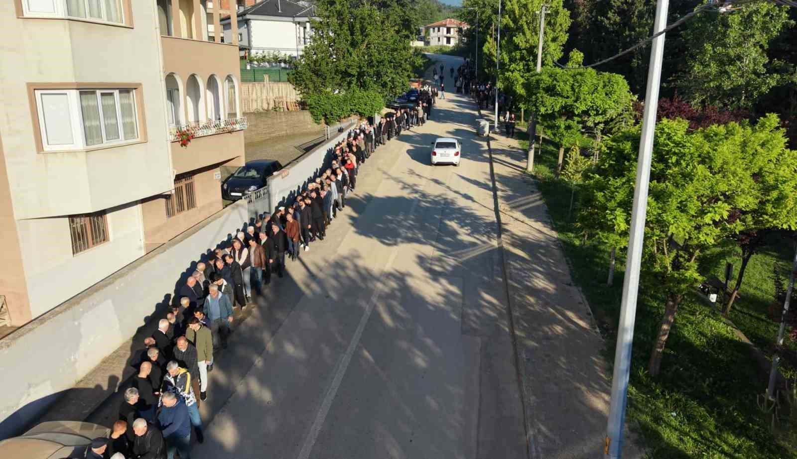 60 yildir suren gelenek bayramlasmada 1 kilometrelik kuyruk olustu 0