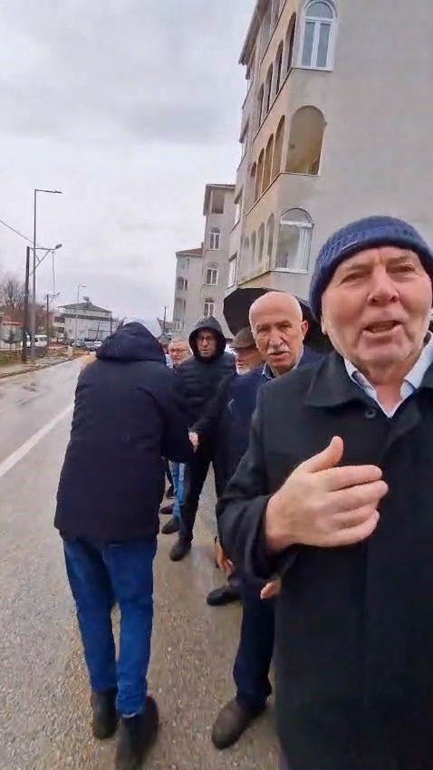 60 yillik bayram gelenegi 1 kilometrelik bayramlasma kuyrugu 2 JFQ7IsEc