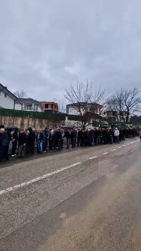 60 yillik bayram gelenegi 1 kilometrelik bayramlasma kuyrugu 3 DRK7F6AX