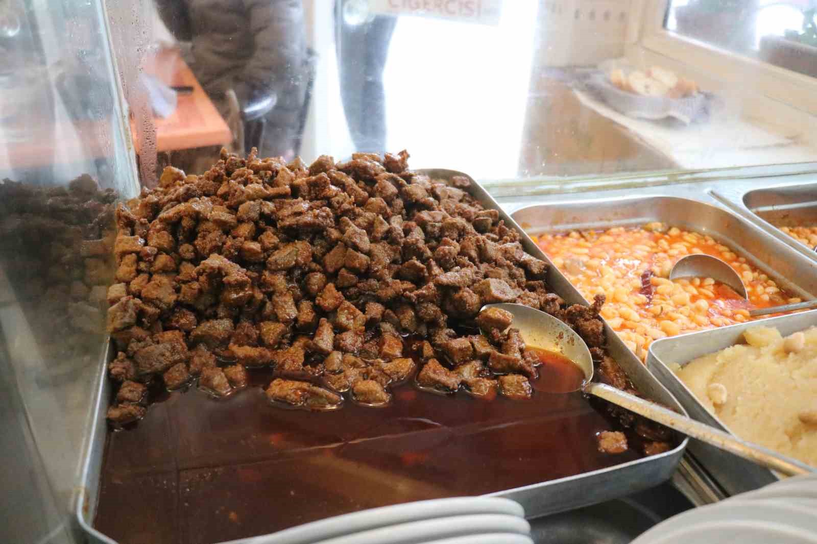 60 yıllık lezzet mirası: Uzun Çarşı’nın ciğer ustası gastronomi turizmine katkı sunuyor 6 60 yillik lezzet mirasi uzun carsinin ciger ustasi gastronomi turizmine katki sunuyor 2