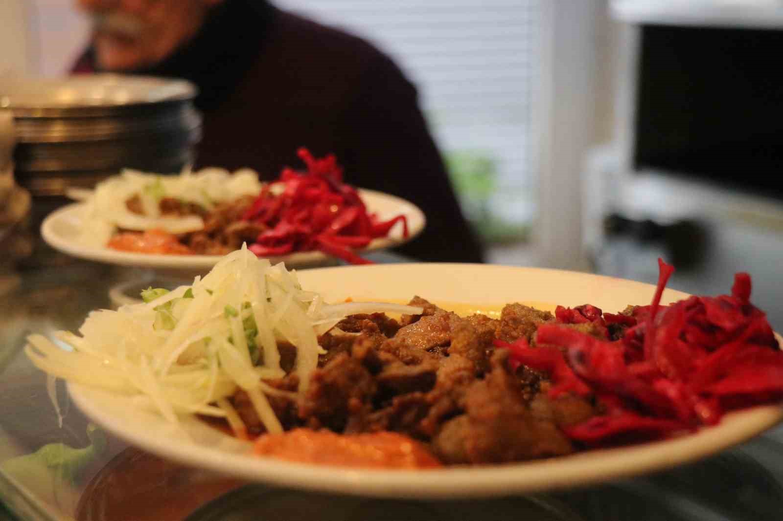 60 yıllık lezzet mirası: Uzun Çarşı’nın ciğer ustası gastronomi turizmine katkı sunuyor 9 60 yillik lezzet mirasi uzun carsinin ciger ustasi gastronomi turizmine katki sunuyor 5