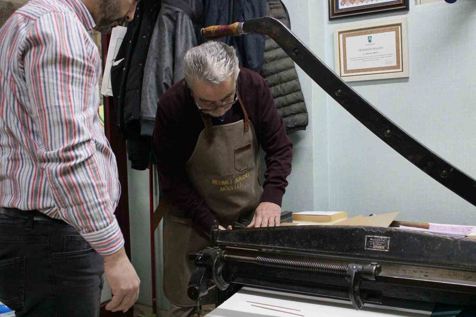 60 yıllık mücellit ustasına Kültür ve Turizm Bakanlığı’ndan "Yaşayan İnsan Hazineleri Ödülü" 5 60 yillik mucellit ustasina kultur ve turizm bakanligindan yasayan insan hazineleri odulu 1