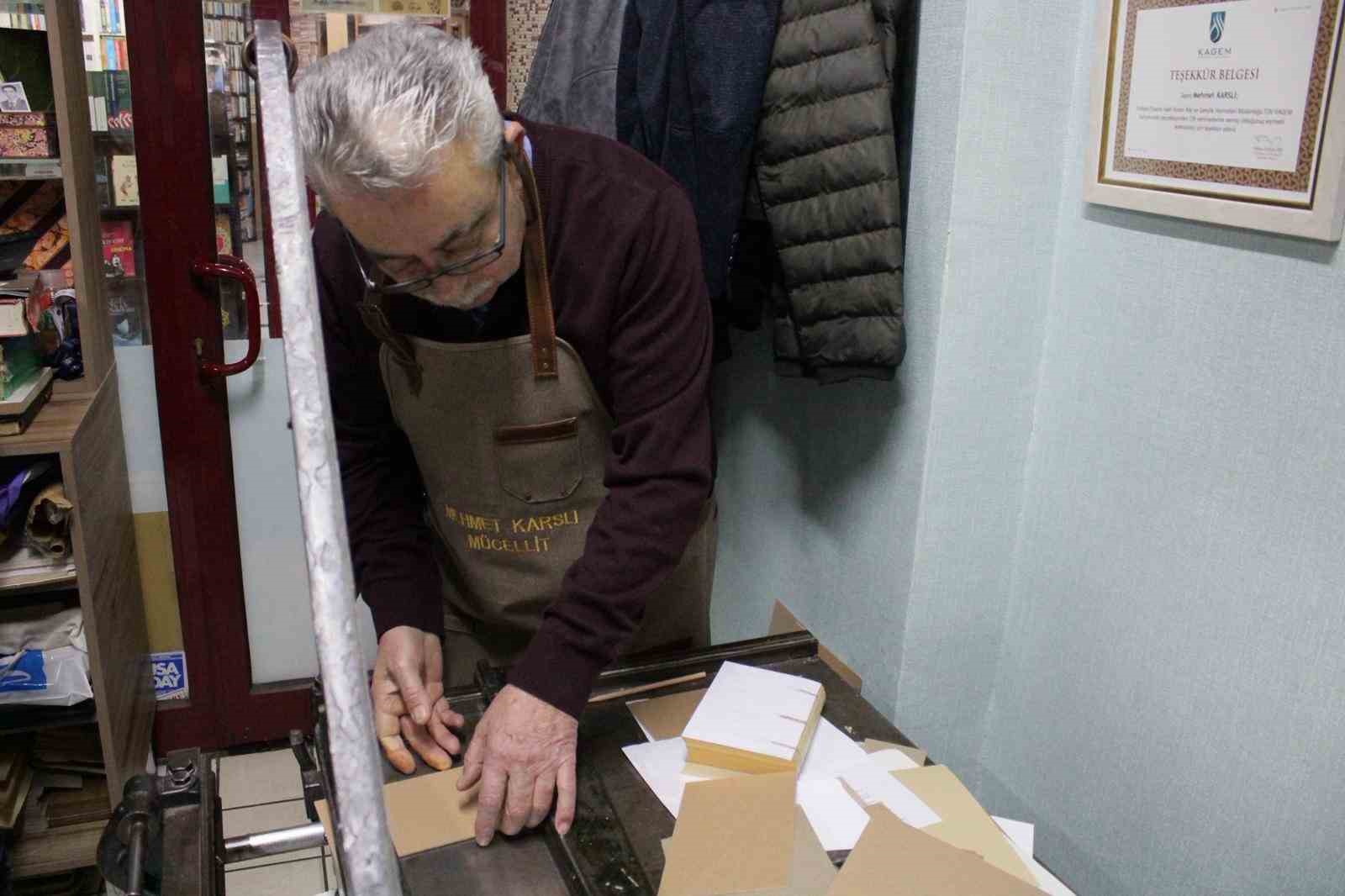 60 yıllık mücellit ustasına Kültür ve Turizm Bakanlığı’ndan "Yaşayan İnsan Hazineleri Ödülü" 6 60 yillik mucellit ustasina kultur ve turizm bakanligindan yasayan insan hazineleri odulu 2 i2jHLX3i