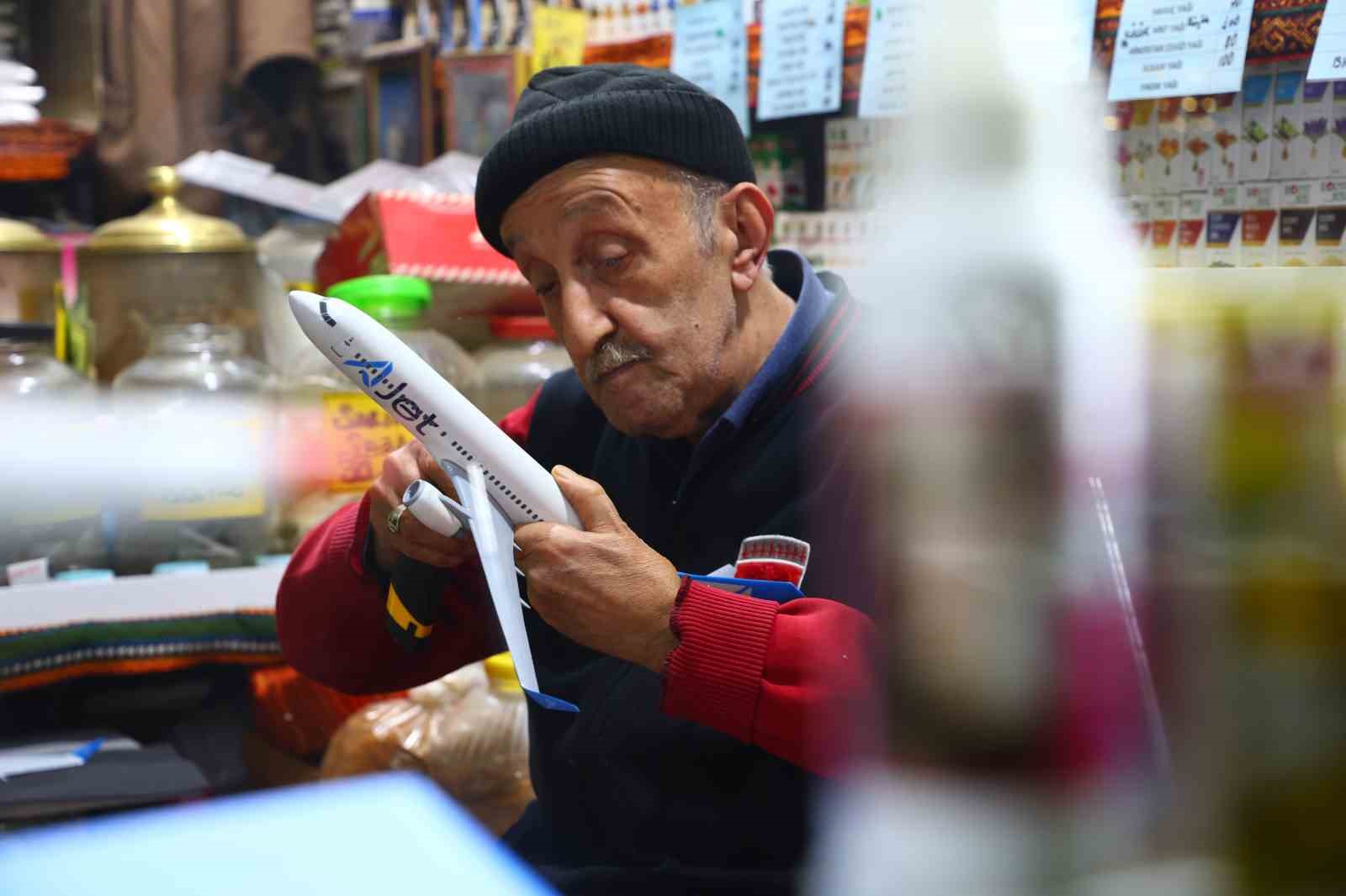 60 yillik tutkuya a jetten anlamli jest 2 3UQXTB9L