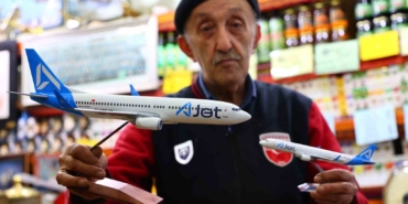 60-yillik-tutkuya-a-jetten-anlamli-jest-2SkmQIP8.jpg