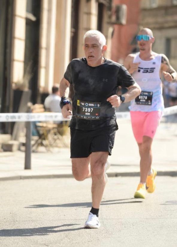 61 yaşındaki beyin cerrahı, maraton koşusunda uluslararası ödül kazandı 10 61 yasindaki beyin cerrahi maraton kosusunda uluslararasi odul kazandi 6 ZCy7Fvzp