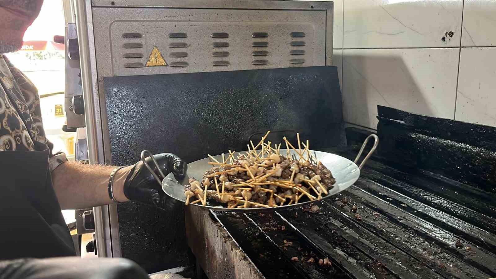 63 kilogram olarak başladığı ve 80 dakika süren yarışma sonunda 70 kilograma çıktı 10 63 kilogram olarak basladigi ve 80 dakika suren yarisma sonunda 70 kilograma afIpR5QI