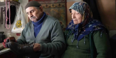 64-yillik-ayakkabi-tamircisi-her-sabah-dukkanini-esiyle-aciyor-1cK1VKNv.jpg
