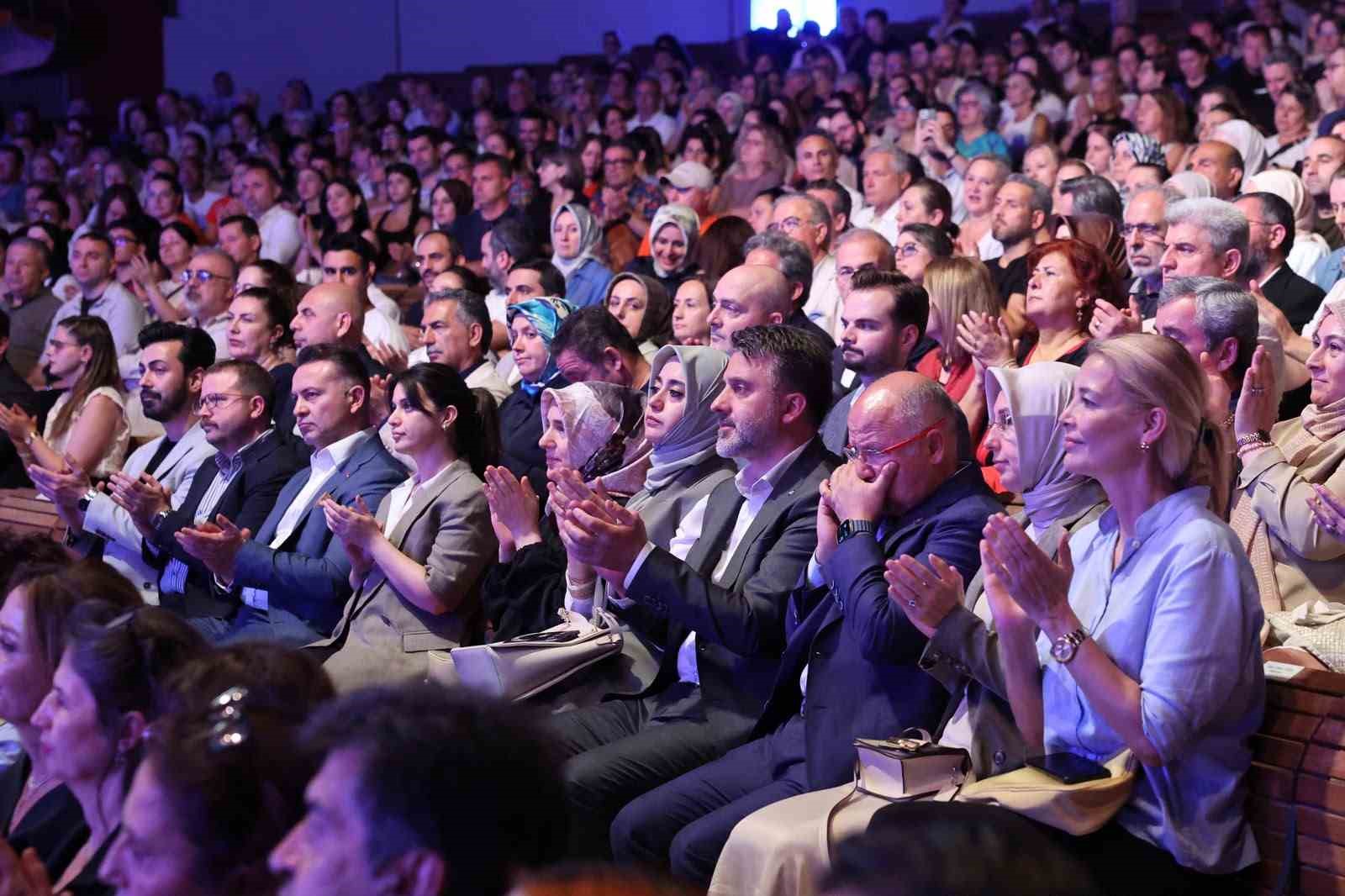64uncu uluslararasi bursa festivaline buyuleyici acilis 1 wjjWZtDg