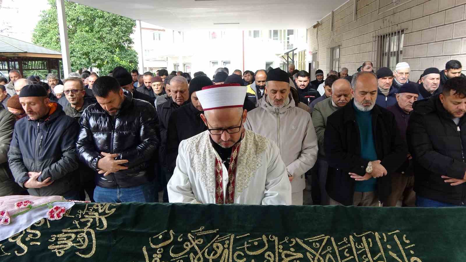 65 aydir teshis konulamayan genc kizin ailesi cenazesini aldi 0 5arFKiNL