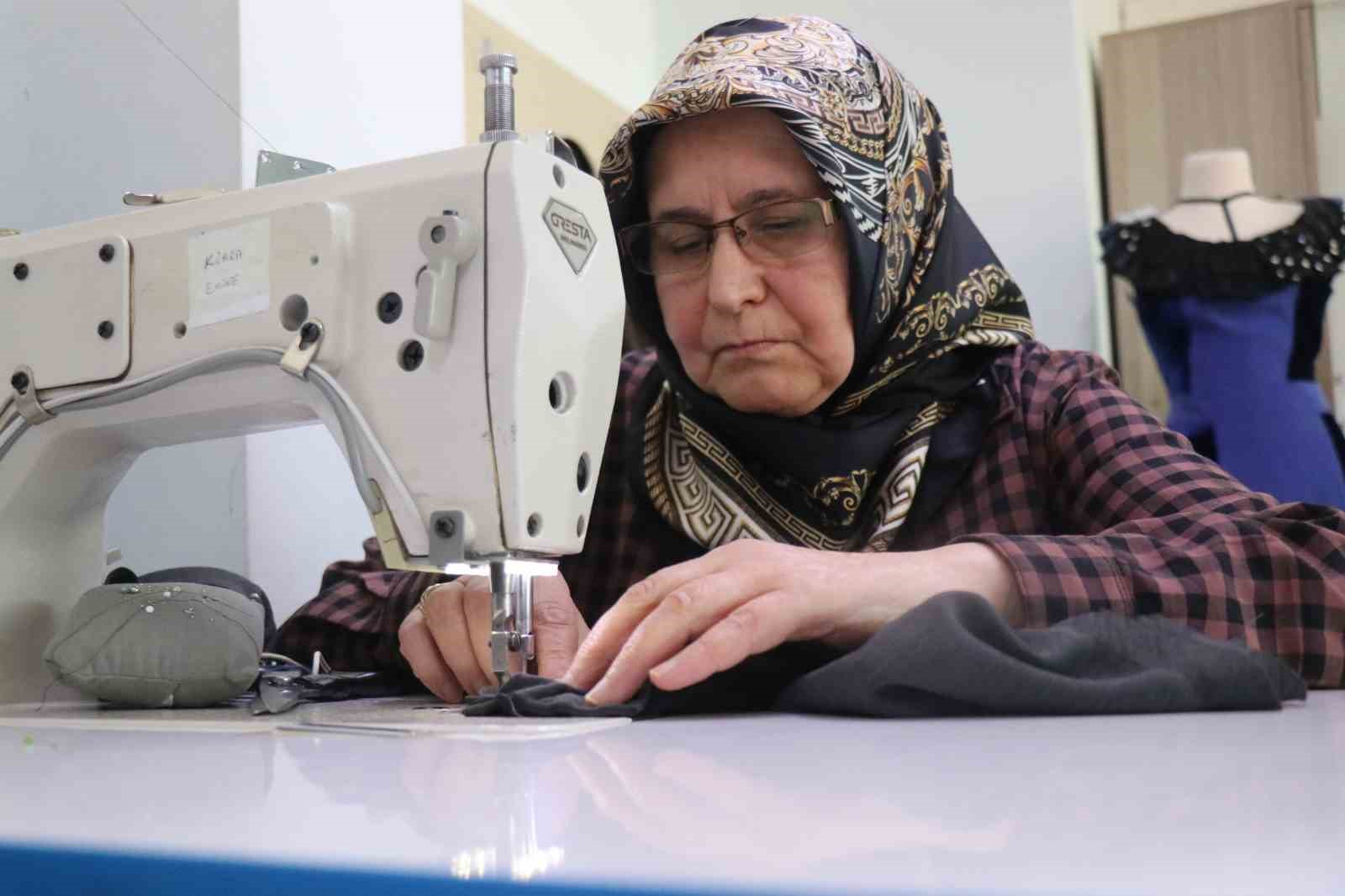 65 yasindaki remziye teyzenin sinifta kalma azmi 0 BTSytwki