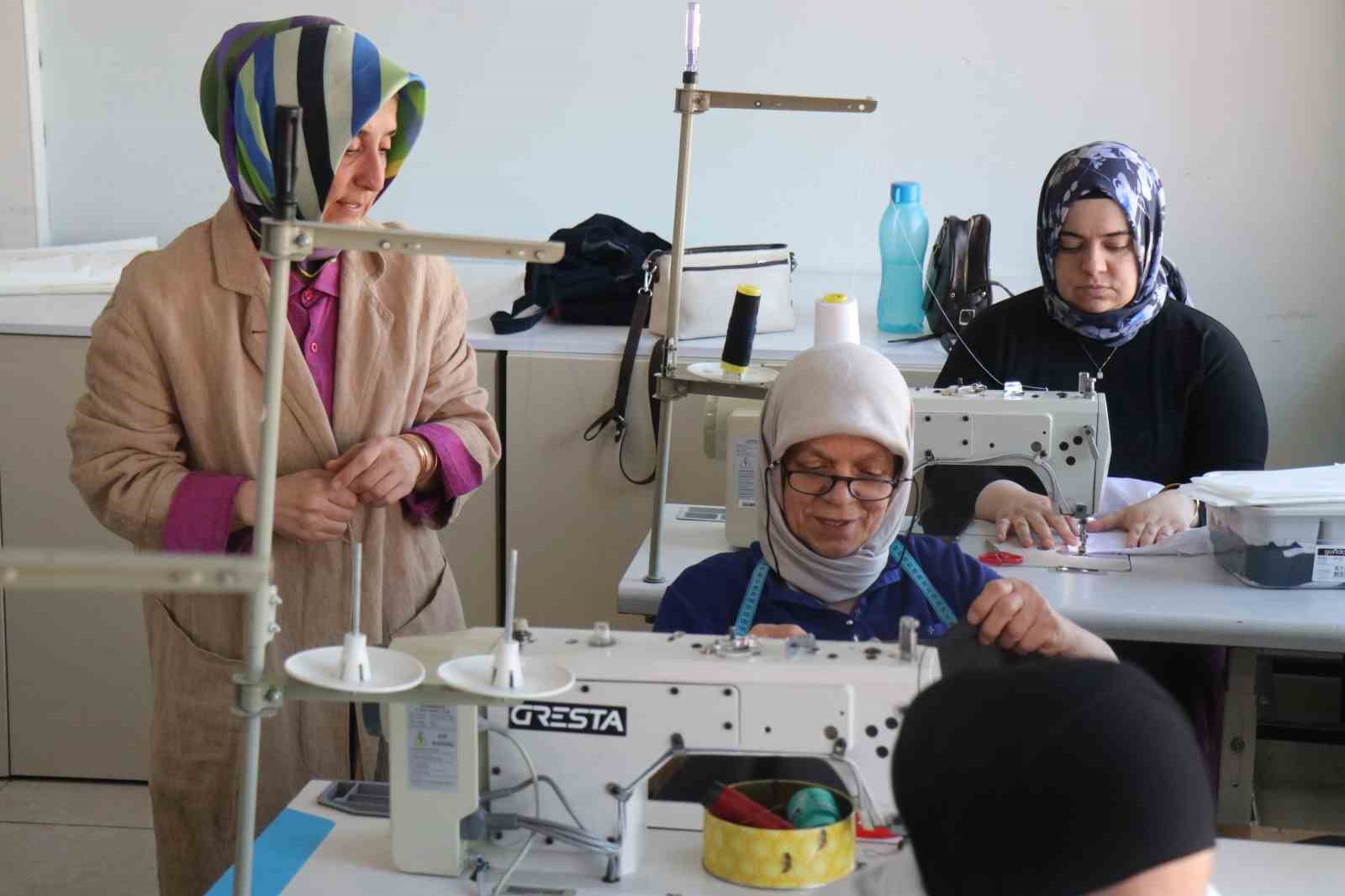 65 yasindaki remziye teyzenin sinifta kalma azmi 2 bmaOBg7h