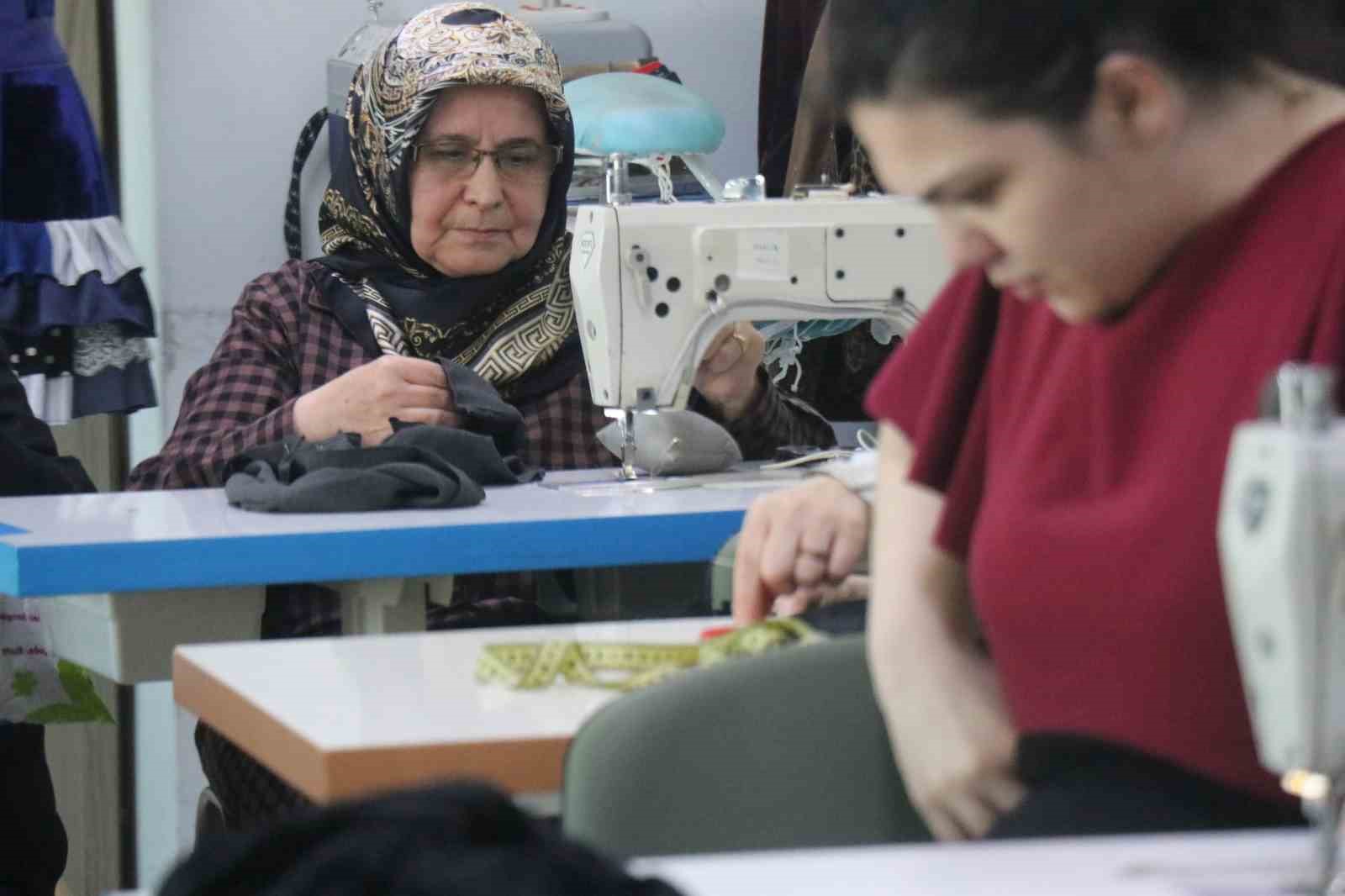 65 yasindaki remziye teyzenin sinifta kalma azmi 3 fUJJFSUN