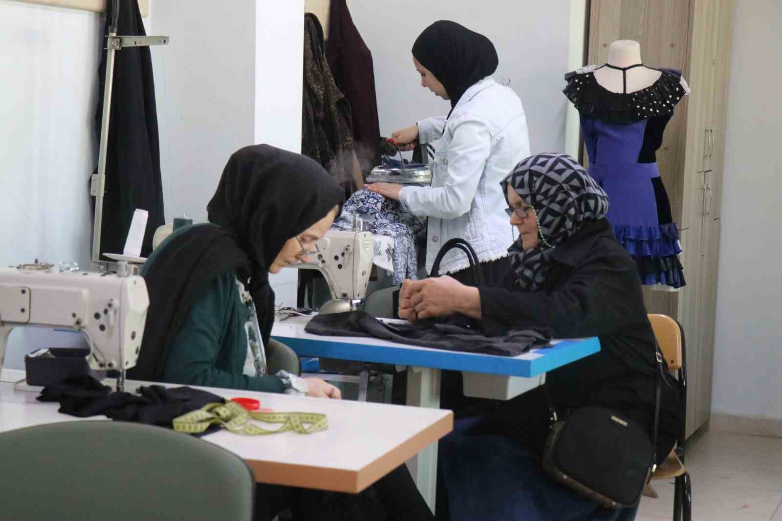 65 yasindaki remziye teyzenin sinifta kalma azmi 4 rujOCSmr