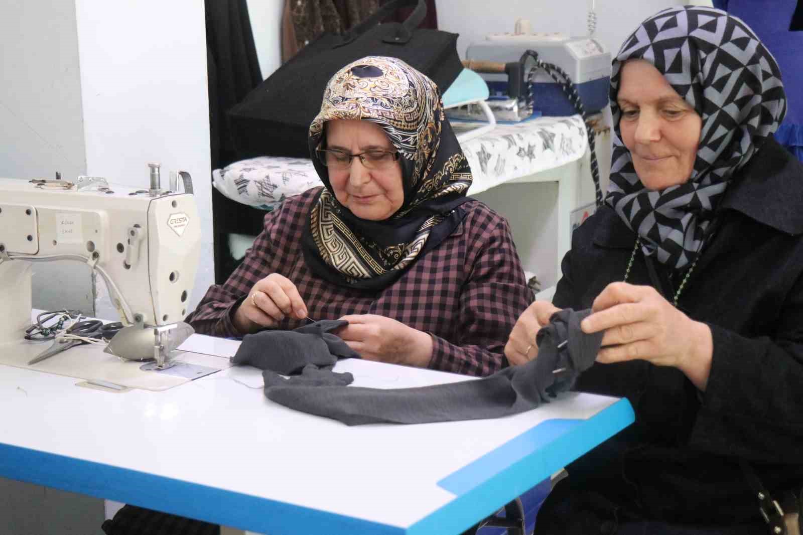 65 yasindaki remziye teyzenin sinifta kalma azmi 5 vN7A6aLa