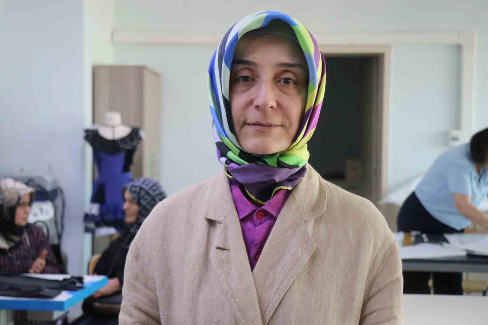 65 yasindaki remziye teyzenin sinifta kalma azmi 8 ANFOuLXs
