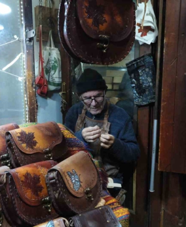 66-yildir-teknolojiye-direnerek-canta-yapiyor-SW6PB5KB.jpg