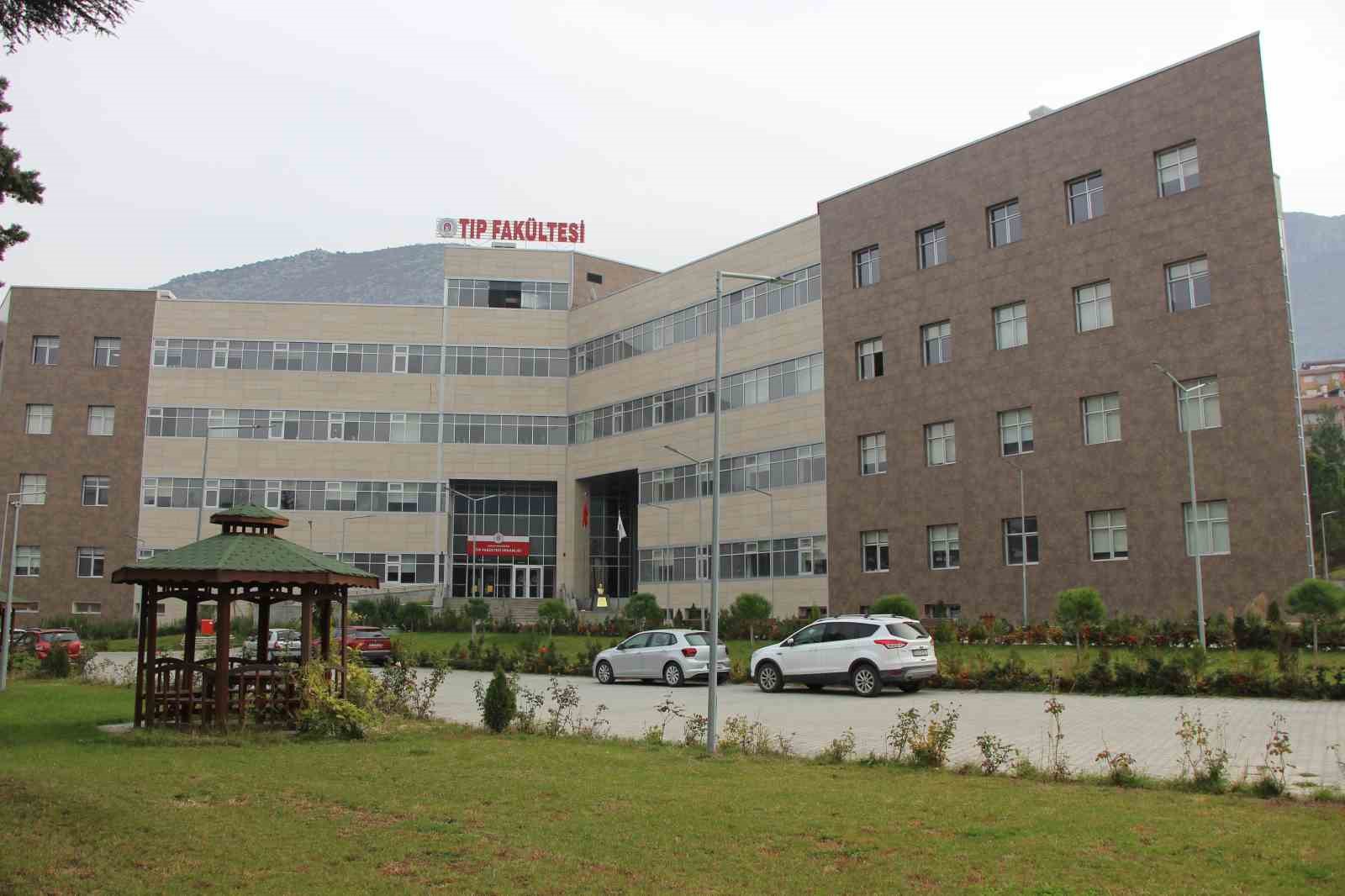 68 yasinda mezun oldugu universiteye kadavra bagisi yapti 6 q3ilYRjv