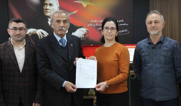 68-yasinda-mezun-oldugu-universiteye-kadavra-bagisi-yapti-UyUTD2PD.jpg