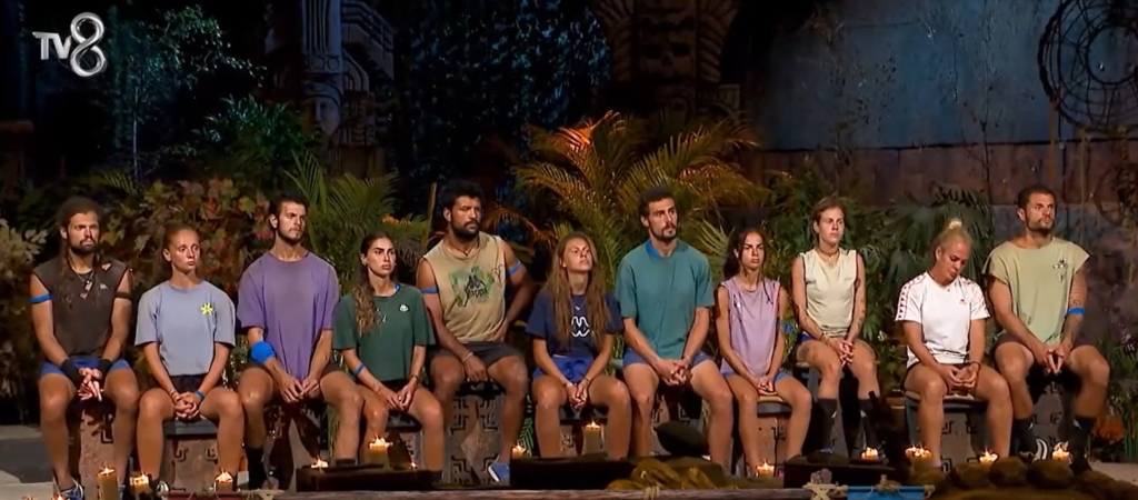 Survivor 25 şubat 2026 mavi takım kadrosunda kimler bulunuyor?