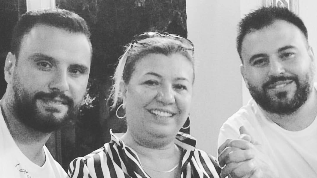 Alişan’ı Gözyaşlarına Boğan Sürpriz! Kardeşi Selçuk Aile Fotoğrafında Yeniden Hayat Buldu 9 7 34 edited