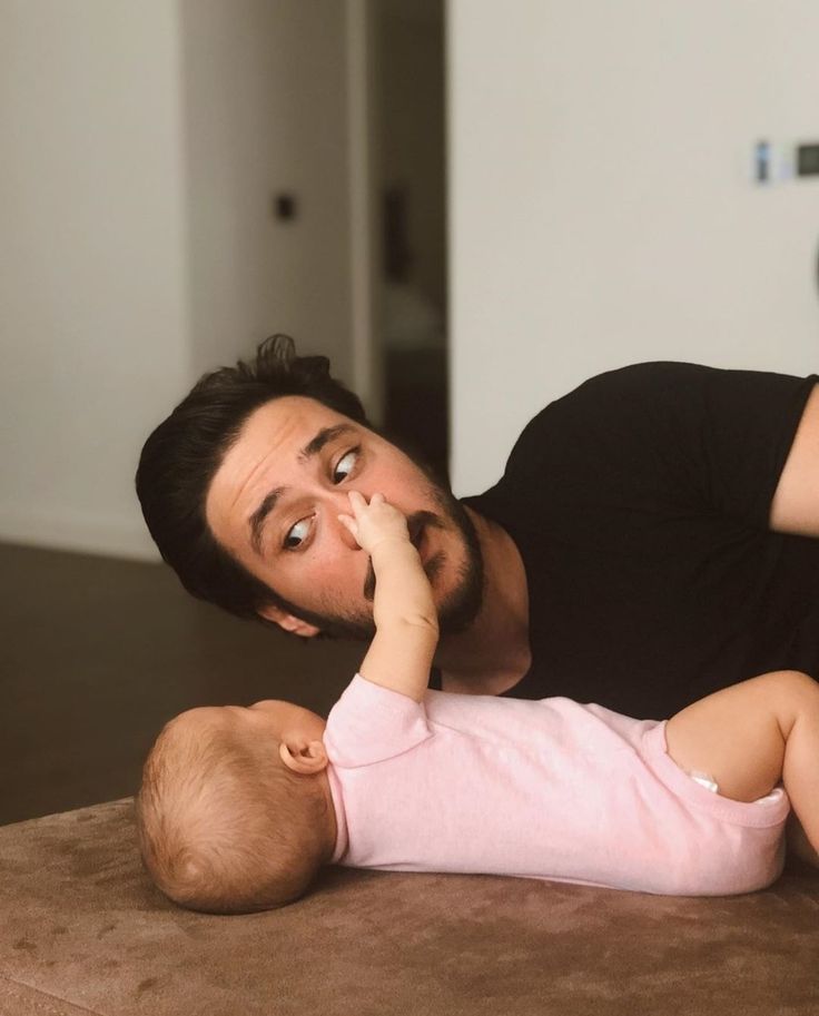  Pelin Akil ve Anıl Altan’dan Porto’da Sürpriz Aile Kareleri”