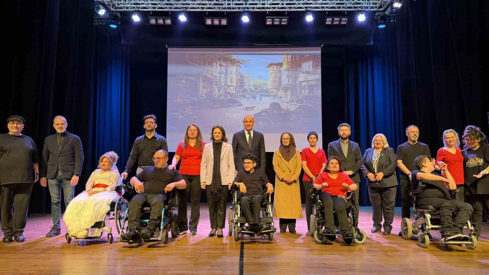 7 ay suren emek tekerlekli sandalyeli bireylerin dansiyla sahneye tasindi 2 lGvHBp35