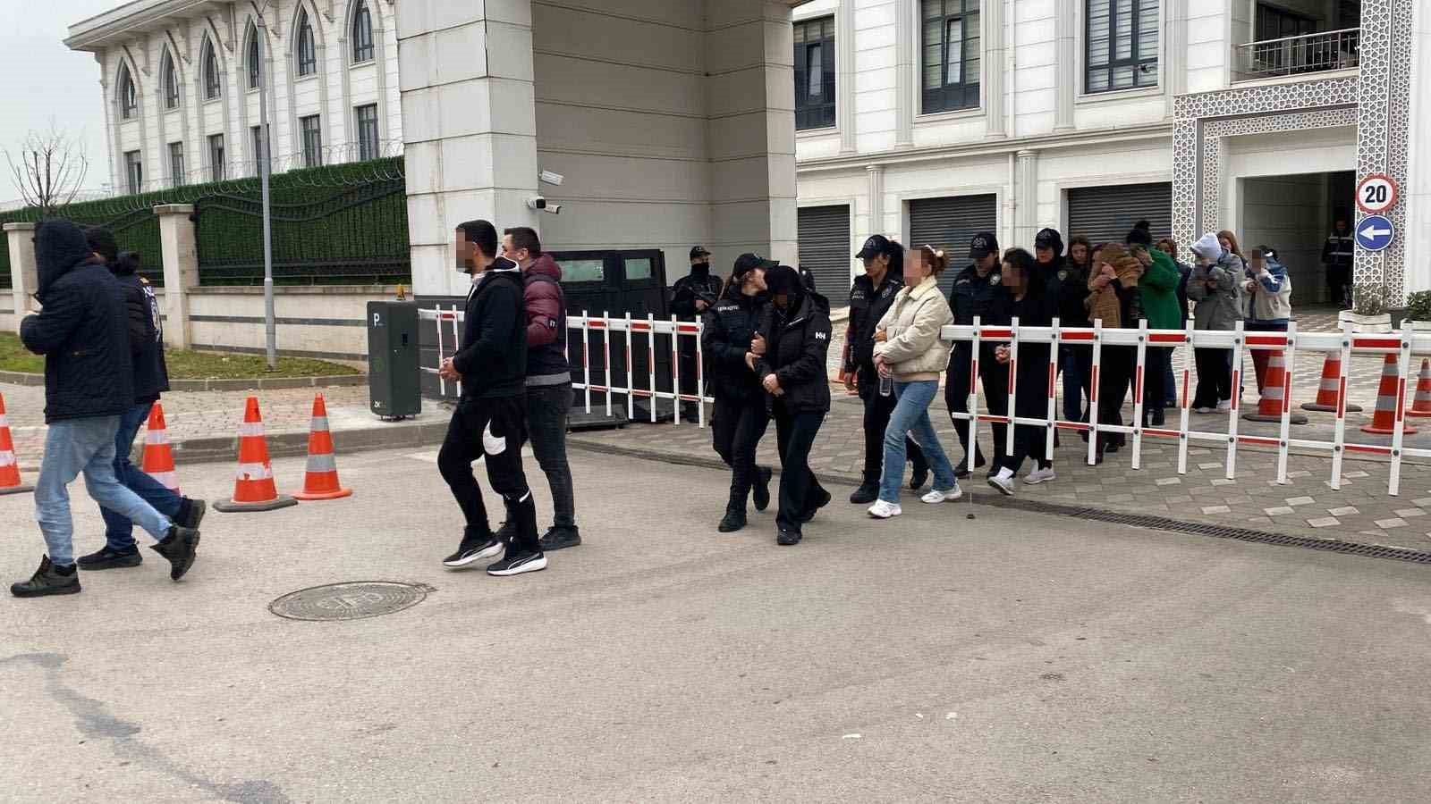 7 ilde 105 milyon liralik dolandiricilik operasyonunun 25 zanlisi adliyeye sevk edildi 2 6n78I6cR