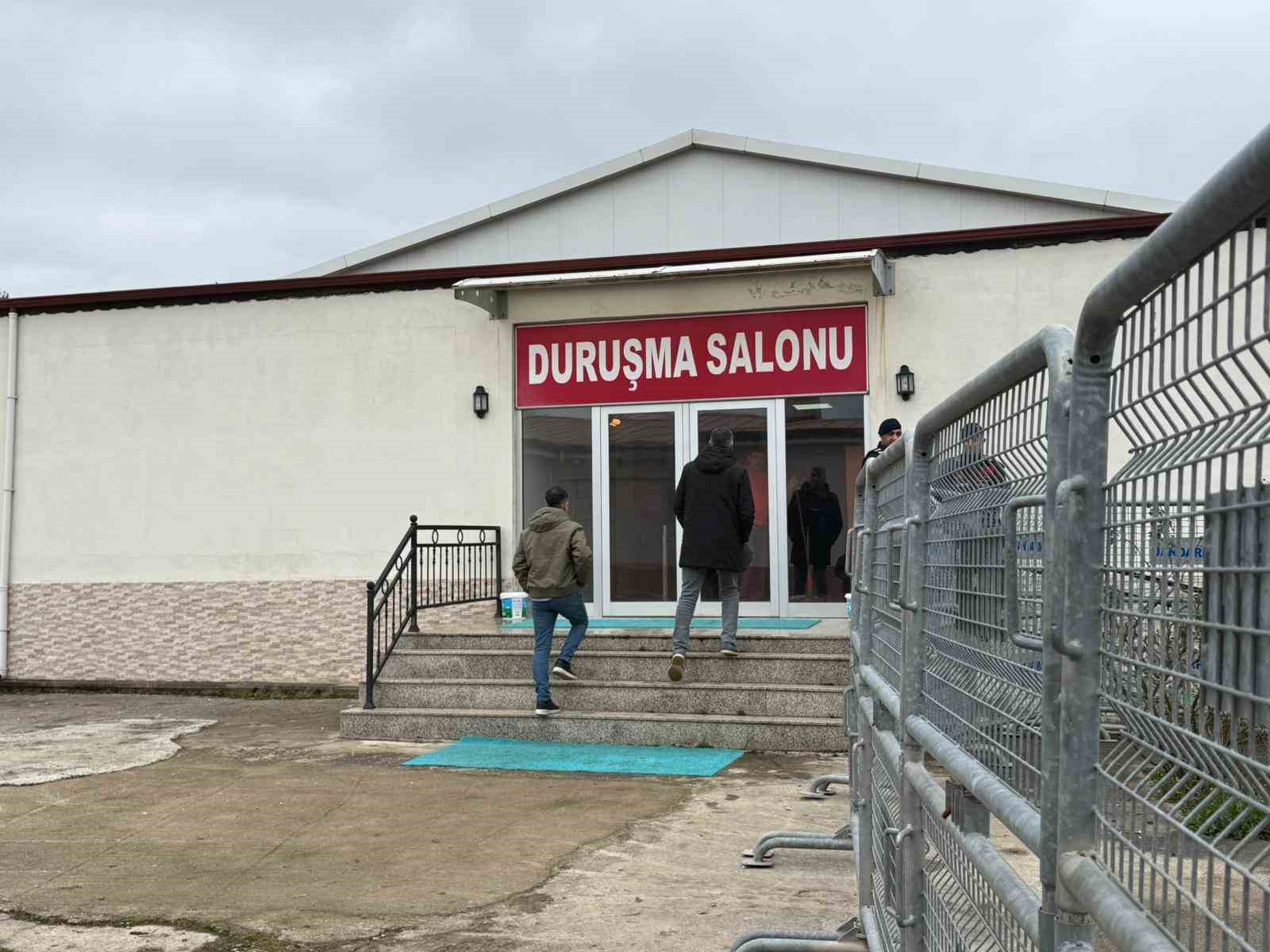 7 işçinin öldüğü faciada fabrika sahibinin diğer oğlu da hakim karşısında: "Kalbim ağrıyor" 5 7 iscinin oldugu faciada fabrika sahibinin diger oglu da hakim karsisinda kalbim agriyor 1 zJKF11Kw