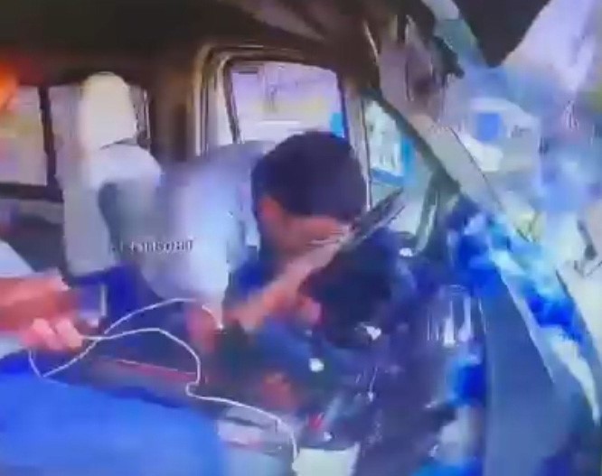 7 kişinin yaralandığı dolmuş kazasındaki şoför: "Kız arkadaşımla sorun yaşamıştım" 9 7 kisinin yaralandigi dolmus kazasindaki sofor kiz arkadasimla sorun yasamistim 5