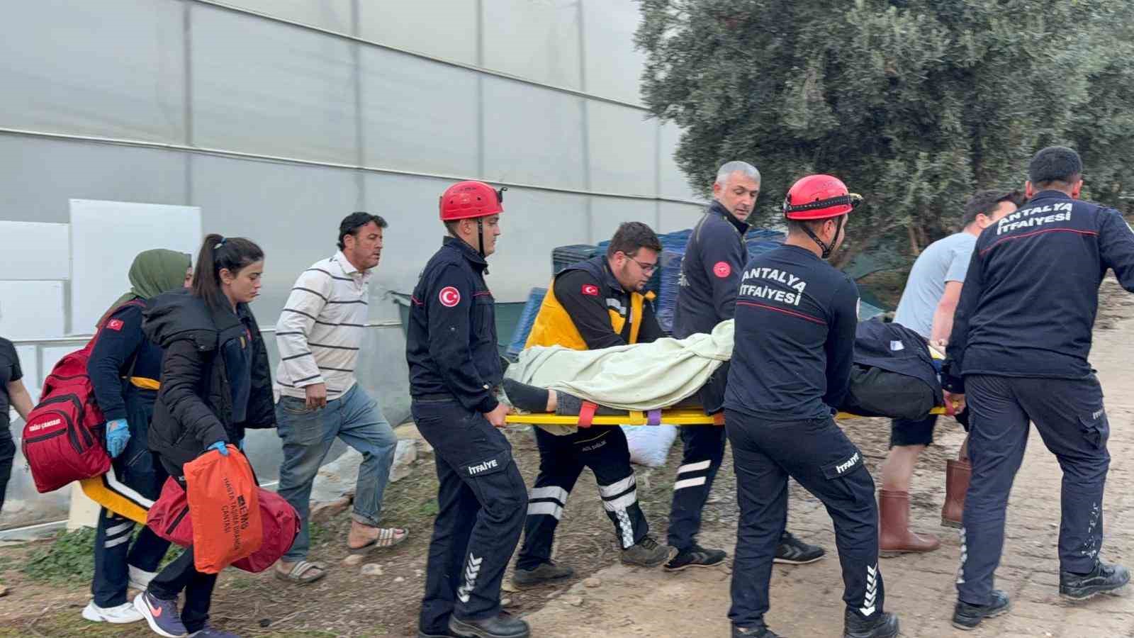 7 metrelik duvardan dusen ciftci yaralandi 1 mya3O6HZ