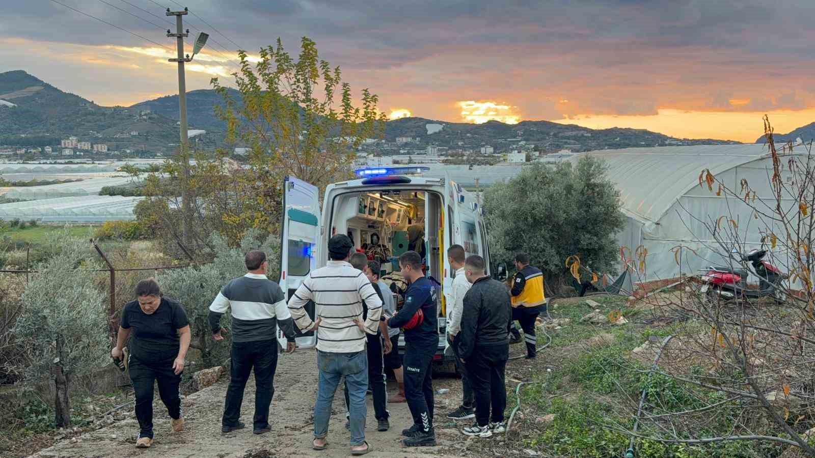7 metrelik duvardan dusen ciftci yaralandi 7 8cwCyKTl