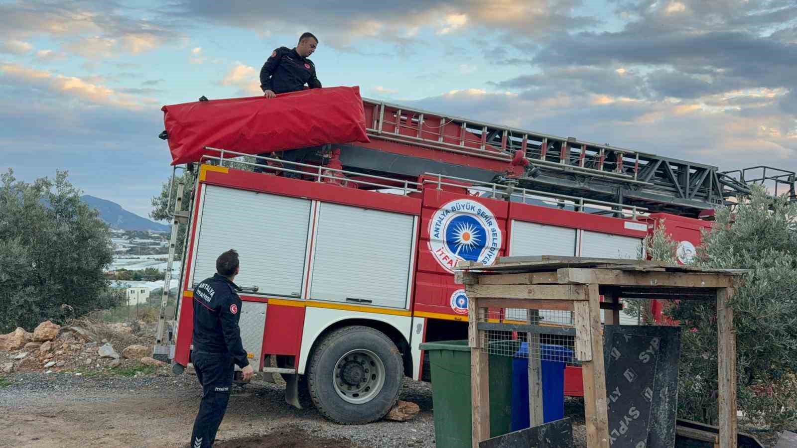 7 metrelik duvardan dusen ciftci yaralandi 9
