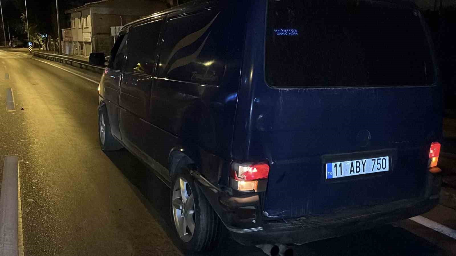 7 saatlik sürüş sonrası uyuyan sürücü kaza yaptı: 2 yaralı 6 7 saatlik surus sonrasi uyuyan surucu kaza yapti 2 yarali 2 BrRuh652